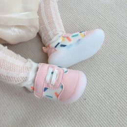 Chaussures pour enfants pour filles garçons de printemps été en mailles respirantes nouveau-né les premiers marcheurs antidérapants
