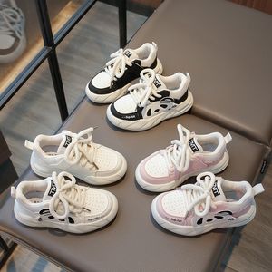 Kinderschoenen Hot Nieuwe sneakers Babyschoenen Maat 26-35 Boys Sport Shoe Girl Schoenen Schoenen Fashion Outdoor Shoe maat 26-35 Gratis verzending