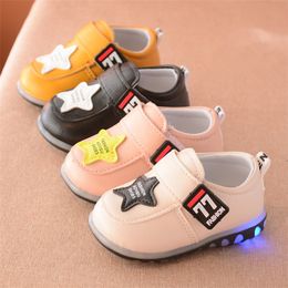 Chaussures bébé bébé Toddler Préwant Prewalker Soft Soft Soft Coréen a LED Lumières lumineuses pour bébé Bébé Bébé Unisexe Chaussures de mode