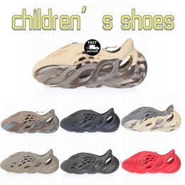 Zapatos para niños Slide Runner Tainers Zapatilla de espuma Bebés, niños y niñas Zapatillas de diseñador Zapato negro Zapatillas de deporte para jóvenes Niños pequeños Niños Bebés