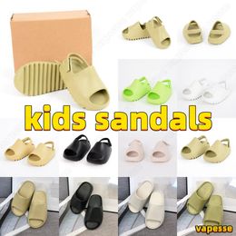 Tout-petits enfants chaussures enfants sandales sandales compensées noires chaussures bébé diapositives garçon mousse gril Résine EVA Mode enfant en bas âge formateurs noirs enfant chaussures enfants White Summer Beach Z1DX #