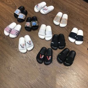 Kids slippers jongensmeisjes glijbanen casual thuis strandschoenen peuter kinderen brief bedrukte rubber sandalen luxe merk jeugdontwerper outdoor flip flops l63c#