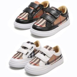 Zapatos de diseñador de moda de zapatillas para niños estilo estudiante para niños zapatos planos de chicas slip regalos para niños