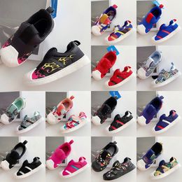 Baskets pour enfants Superstar Chaussures de course Casual Garçons Filles Enfants Noir Blanc Chaussure d'extérieur Shell Tête Slip sur sabots Formateurs Enfant Jeunesse Sport Classic Sneaker