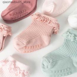 Chaussettes pour enfants 0-24m Baby Baby Lace Stockings Bow Princess Choques printemps et automne Coton Breffed Pleed Edge Q240413