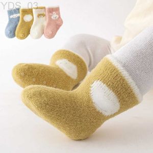 Kindersokken 0-3Y Babysokjes Winter Pasgeboren Dikke Warme Voetsok Kid Coral Fleece Cartoon Katoen Sox Voor Meisje Jongen Middelste Buissokken 2023 NIEUW YQ240314