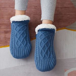 Chaussettes pour enfants 1 paire de chaussettes de sol chaudes d'hiver pour femmes épaissir des chaussettes courtes en coton doux antidérapant pour femmes filles enfants chaussettes à rayures antidérapantes 231020