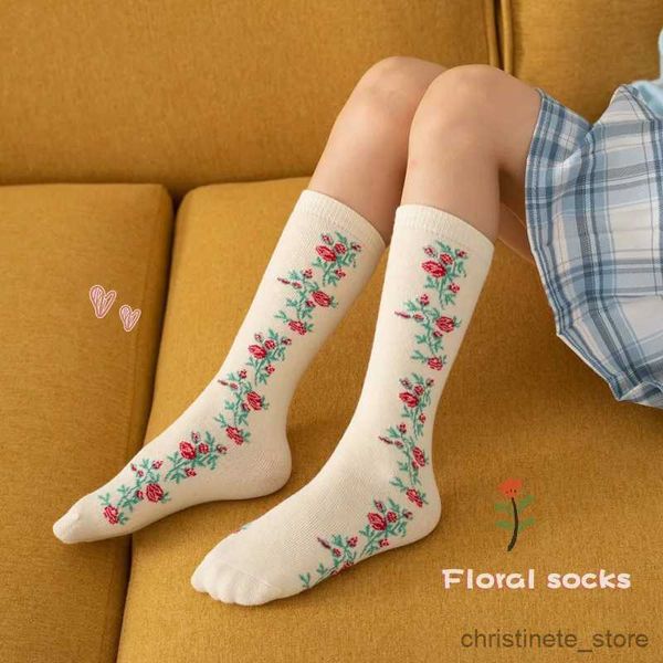 Chaussettes pour enfants 2022 Filles coréennes Mignon point de fleur Bas thermiques Automne Coton Tricot Floral Mode Genou Haute Chaussettes Longues pour Enfants Bébé R231204