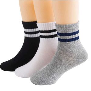 Kids Socks 2024 Autumn en Winter Childrens Socks Korean Cotton Stripe Boys Socks Girls Socks 3-15-jarige Childrens Socks 3 Paren/Batch D240513