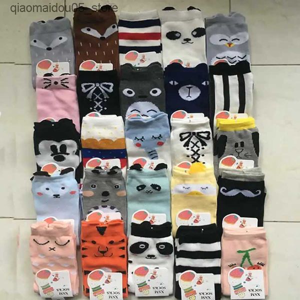 Chaussettes pour enfants 22 chaussettes pour enfants colorées pour enfants enfants High Girls Cartoon Bear Print Childrens chaussettes pour bébés coton High Shorts en gros Q240413