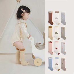 Chaussettes pour enfants 3 paires / ensemble de chaussettes longues pour enfants pour les nouveaux nouveau-nés de l'automne Soft Walking Choques pour les filles coton