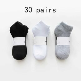 Chaussettes pour enfants 30 paires garçons pour enfants décontractés chaussettes de couleur ordinaire respirant confortable à bas casse à la cheville coupées chaussettes de bateau pour enfants y240504