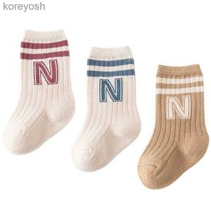 Chaussettes pour enfants 3 paire/lot bébé tricot doux lettre bébé moyen Tube bas longs pour bébé enfant en bas âge garçons bébé fille accessoires L231114