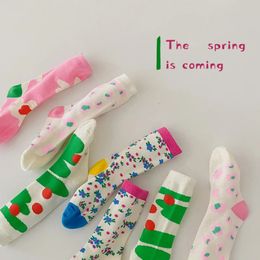 Chaussettes pour enfants 4 paires de chaussettes pour enfants, printemps coréen, fleurs de dessin animé imprimées, chaussettes de sport en coton pour bébés filles de 1 à 8 ans, 231016
