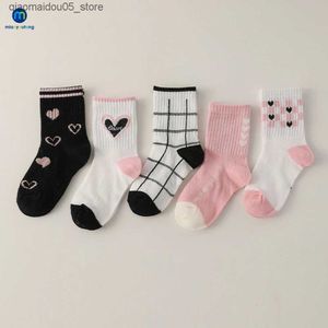 Kinder sokken 5 paar/batch modieuze lente en zomer mesh katoenen kindersokken met hoge elasticiteit ademend vermogen voor kinderen babymeisjes jongens miao Q240413