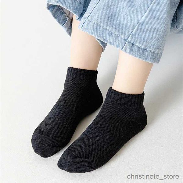 Chaussettes pour enfants 5 paires/lot 2023 été nouveaux enfants chaussettes en coton mode noir blanc gris pour 1-12 ans enfants adolescent étudiant bébé fille garçon chaussettes R231204