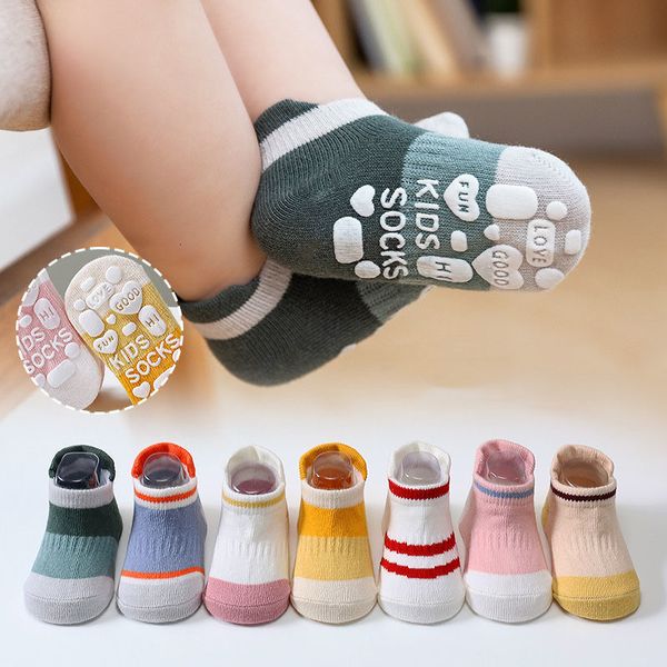 Enfants Chaussettes 5 Paires / lot Antidérapant Antidérapant Cheville Bébé Avec Poignées En Caoutchouc Coton Enfants Bas Coupe Chaussette Pour Garçon Fille Toddler Floor 230704