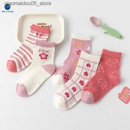Chaussettes pour enfants 5 paires / plusieurs motifs de fleurs mignons peignes désossées coton filles chaussettes pour chaleur accessoires de vêtements pour enfants miao yutong q240413