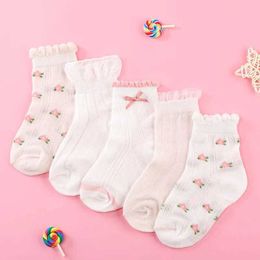 Chaussettes pour enfants 5 paires de chaussettes pour filles / printemps / été chaussettes pour bébé en coton avec des motifs floraux mignons y240504