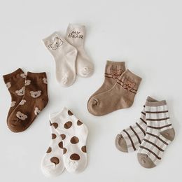 Calcetines para niños 5 par/lote calcetines para bebés calcetines bonitos de dibujos animados para bebés y niñas calcetines de algodón suave para niños pequeños accesorios de ropa para niños 231213