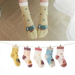 Kinder sokken 5pairs/Lot Summer Spring Baby Socks Cotton Dunne Mesh Cartoon Kids Socks Foot Print Cute Lovely Colorful Children Socks Y240504