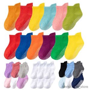 Calcetines para niños 6 par/lote 0 a 6 años Calcetines antideslizantes de algodón para niños para niños y niñas calcetín para niños con suelo de corte bajo con empuñaduras de goma cuatro estaciones R231204