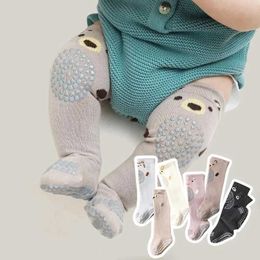 Chaussettes pour enfants anti-glissement bébé chaussettes d'été pour garçons et filles avec des motifs d'animaux de dessin animé imprimés sur leurs genoux2405