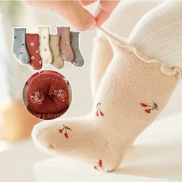 Kinder sokken babymeisje lus lus katoenen sokken baby geplooide randen retro gekleurde anti slip vloer sokken 0-5y baby middelste buis prinses been kachel2405