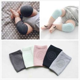 Chaussettes pour enfants Baby Gnee Pads Childrens Anti Slip Crawling Pads Baby and Toddler Protection Safety Galet Pads chaleur et garçons Accessoires2405