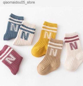 Chaussettes pour enfants Produits pour bébé pour garçons et filles nouveau-nés doux fiables longues chaussettes pour enfants à la mode accessoires de coton décontractés bébé Q240413