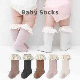 Chaussettes pour enfants enfants girls royal style arc knee high fishnet chaussettes bébé pour tout-petit bowknot dans les chaussettes de tube.Kid Hollow Out chaussettes Sox 0-3y Y240504