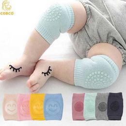 Chaussettes pour enfants Childrens Anti-glipage Crawling Elbow Baby Accessoires Souriant des tampons de genou pour la sécurité des pads de genou pour les filles de la jambe et Boysl2405