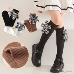 Chaussettes pour enfants fille 3D Super grande fleur bas rétro géométrique noir blanc grille chaussettes longues bébé enfants princesse sur le genou chaussette haute