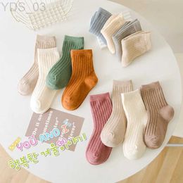 Chaussettes pour enfants de haute qualité automne hiver nouvelles chaussettes pour enfants couleur unie Morandi couleur Drer bande bébé chaussettes polyvalentes garçon filles chaussettes mignonnes YQ240314