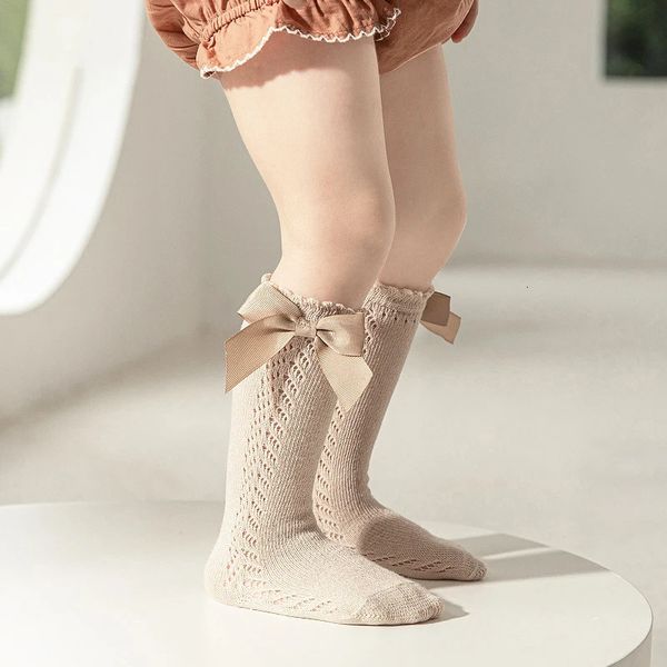 Chaussettes pour enfants Chaussettes hautes pour enfants Bébés filles garçons Bow chaussettes longues en coton doux maille respirante enfants évider Socken pour 0-7 ans 231025