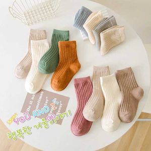 Kids Socks Kids Socks Hoogwaardige herfst Nieuwe Childrens Socks Solid Color Morandi Kleurrijke lade Bar Baby Socks veelzijdige schattige sokken voor jongens en meisjes WX5.27