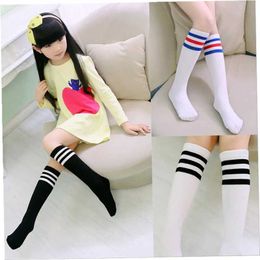 Kinder sokken Koreaanse voetbalstreep sportschool witte zwarte sokken lente en herfst kinderen meisjes knie hoge lange benen warme socksl2405