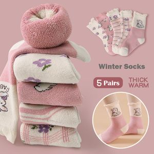 Kinder sokken Mians Girls Winter kleurrijke kwart katoenen sneeuw sport cartoonberen voor jongens herfstkleding 5 packs 221203