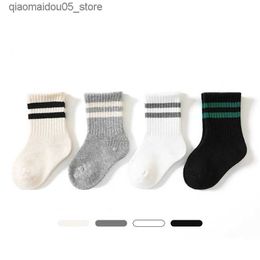 Kinderen Sokken Nieuwe Childrens Solid Color Sports Socks Cotton Slang Baby en Toddler Boys Girls 6 maanden tot jaren oud Q2404132