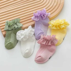Kinder sokken nieuwe schattige kinderen sok pasgeboren peuters meisjes gegolfde sokken frilly katoenen enkel babysokken met lacework decoratie d240528
