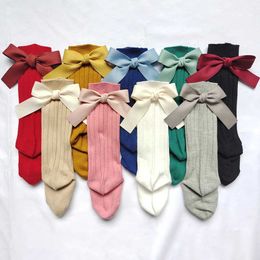 Chaussettes pour enfants Nouvelles chaussettes pour enfants d'hiver avec des genoux pour les tout-petits et filles chaussettes de coton doux pour bébés longs chaussettes de tube adaptées aux chaussettes longues pour enfants