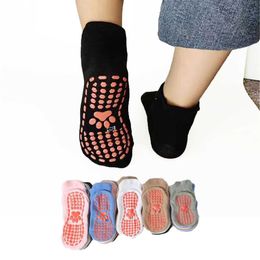 Kinder sokken zes paar mannelijke babyjongens vrouwelijke babymeisjes dragen poot patroonlijsten vloer sokken antiklip en slijtvast schattige sok y240504