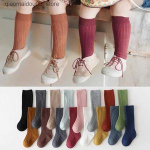 Kinder sokken Spaanse kinderkousen Striped Boys and Girls Cotton Socks Ademende knie High Baby Kousen Schooluniform Sokken 0-7 jaar Q240413