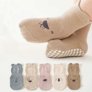 Kinder sokken lente zomer herfst en winter babymeisjes sokken kindervloer socks jongens anti slip kinderen trampoline sokken pasgeborenen cartoon schoenen d240513