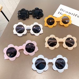 Kids Zonnebril Cartoon Bloem Hart Brillen Ronde Frame Zonnebril Jongens Meisjes Eyewear Mode-accessoires 28 Kleuren BT6606