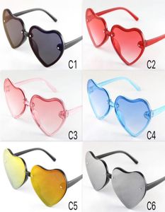 Lunettes de soleil pour enfants Caeurs colorés mignons Caris de lunettes Taille des enfants beaux lunettes de soleil UV400 Whole4492325