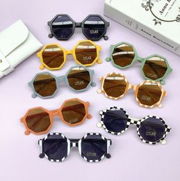 Kinderzonnebril Nieuwe jongensmeisjes Zeshoekige diamanten zonnebril UV400 UV-bescherming Schaduw Babyzonnebril Outdoor kinderbril
