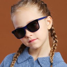Kinderzonnebril Gepolariseerde lenzen Klassiek merk Designer Zonnebril Mode Jongen Meisje Schattig UV400 Bescherming Vintage Brillen 8274 231225