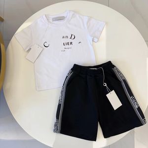 Kids T -shirt Girls Boy Tweede stuk set Fasion Baby Designer 2 stuks 100% katoenen zomer Kid roze sets comfortabel ademende Toddle korte mouwen topmerk met letters