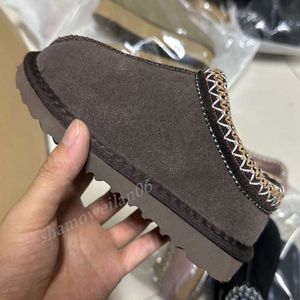 Pantoufles Tasman II pour enfants en bas âge Tazz Chaussures pour bébé Claquettes en fourrure de châtaigne Peau de mouton Shearling Classique Ultra Mini Boot Mules d'hiver à enfiler en laine Little Big98